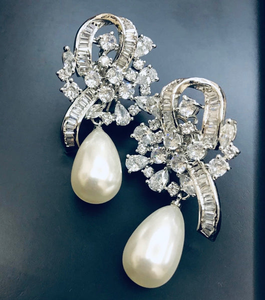 Artistic Pearl drop earrings