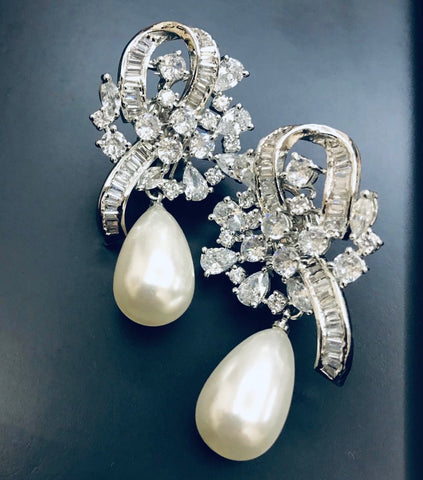 Artistic Pearl drop earrings